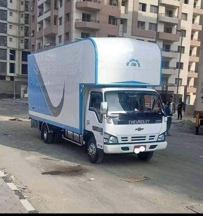 سيارة نقل اثاث